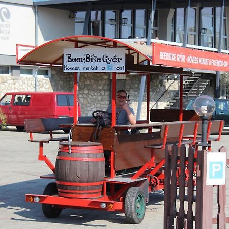 Amstel Hattyu Panzio -Erintesmentes Bejelentkezes Дьор Екстериор снимка